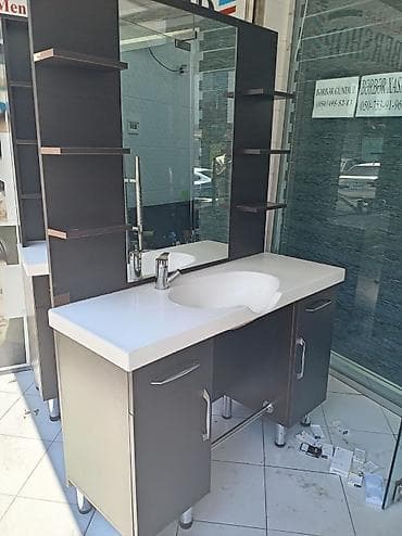 Hamam dolabları: Hamam üçün lavabo və mebel dəsti - İntegrə lavabo ilə geniş ağ tezgah — 1