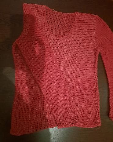 Trikotaj qadın sviteri – əl işi. - Rəng: qırmızı. - Model: uzunqol