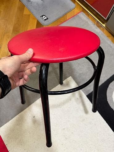 manikur stolu satilir: 5 ədəddir .Bir ədədi 35 azn.Ünvan Sumqayıt — 1