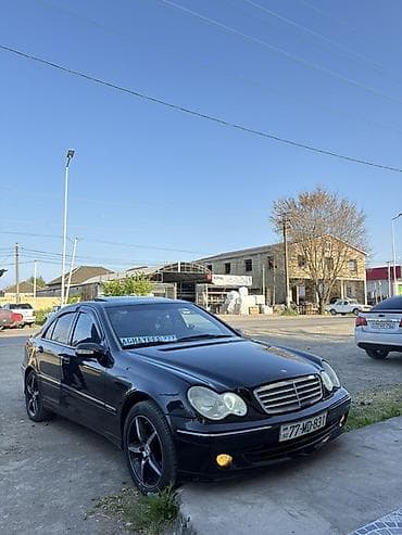 Mercedes-Benz C-Class: 2.6 l | 2001 il Sedan