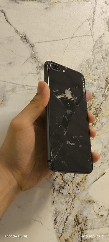 iphone 11 qutusu: IPhone 8 Plus, 64 GB, Qara — 3