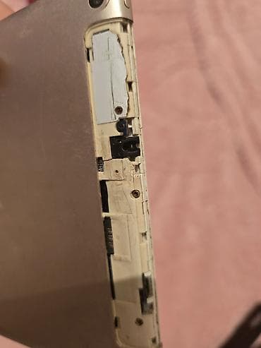 sol qulaqda ses: Apple iPad planşet adapter yeri xarab olub, işləkdi, detal kimide — 3