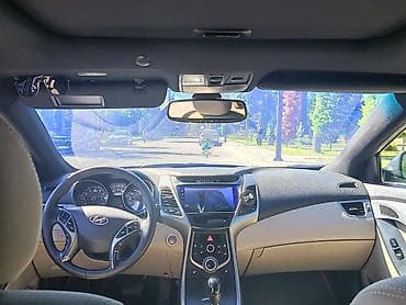 statır: Hyundai Elantra – qara rəng, sedan kuzov Texniki və dizayn — 6