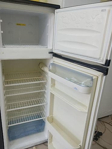 işlenmiş soyuducu: İşlənmiş 2 qapılı Beko Soyuducu Satılır, rəng - Ağ, Təkərli — 2