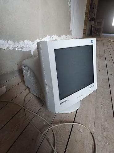 Samsung SyncMaster 753DFX CRT monitor Vintaj kafelər üçün də yarıya
