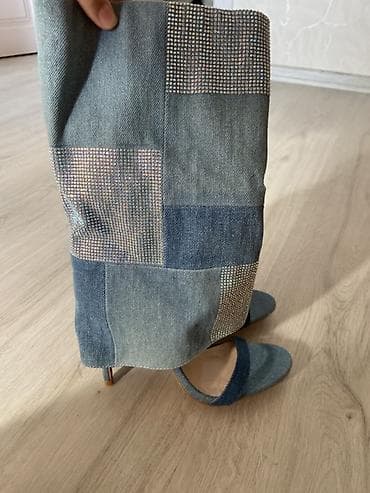 çekme: Denim materialdan dizə qədər uzunluqda qadın çəkmələri-sandallar — 1
