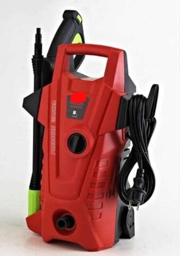 Qırmızı rəngli, yığcam dizaynlı təzyiq yuyucusu. Elektrik kabeli rahat