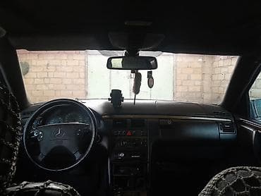 mercedes e220 cdi: Mercedes-Benz E 220: 2.2 l | 1999 il Sedan — 5