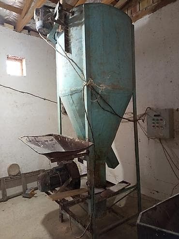 heyvan yemlərinin satışı: Yem hazırlama avadanlığı komplekti Göy 3000 azn Ağ 4000 azn Mikseller — 2