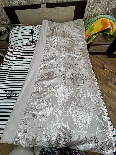 Taxt yorğanı, ağ yundan hazırlatdırılıb. Dəyərindən ucuz verilir