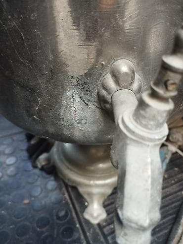 od: Məhsul: Köhnə tip metal samovar Təsvir: - Material: metal (ehtimalən — 3
