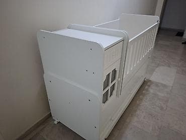 Oğlan və qız üçün, Dördbucaq, Beşik, Dəstsiz, Matras ilə, Yellənmə mexanizmsiz