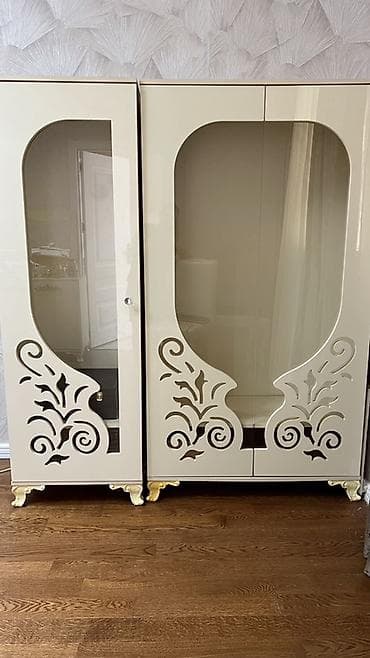 Reklam lövhələri: Şüşəli dolab vitrini, İşlənmiş — 1