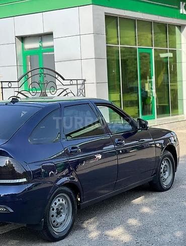 niva 4 qapili: LADA Priora sedan ili 2013 . özünə ideal piryora axtaranlar narahat — 6