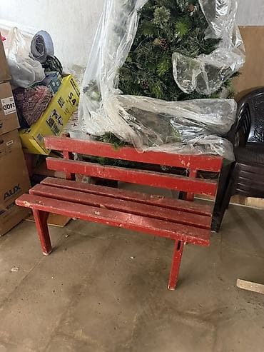 bag stullari: Qırmızı taxta skamya - Material: bərk taxta lövhələr, metal vurğu — 2