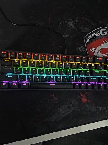 mexaniki klavyatura: Kompakt RGB mexaniki klaviatura karop basi da var isdeal veziyet - — 2