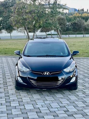 Hyundai: Hyundai Elantra sedan - Korpus: 4 qapılı sedan, qara rəng - Mühərrik — 2