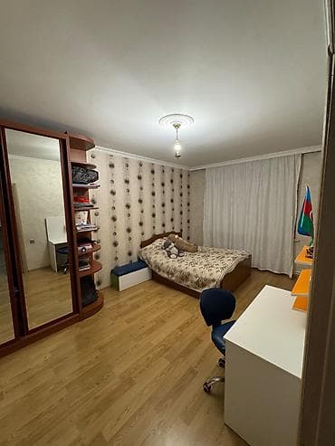 Ev deyerinden ucuz tecili satilir.evde kombi sistemi,damda 1 tonluq su