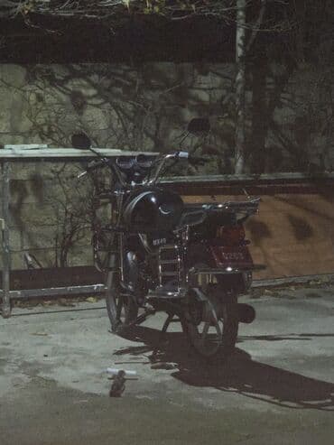 Moped/Motosiklet – şəhər və qısa məsafələr üçün praktik nəqliyyat