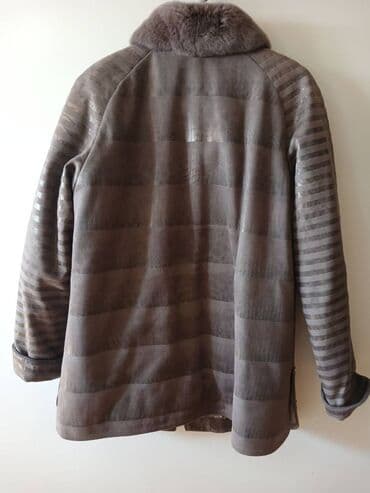 ağ palto: Ölçü - 50 / 160-168 sm /80-90 kq Nömrədə whatsapp mövcuddur. Ünvan - — 2