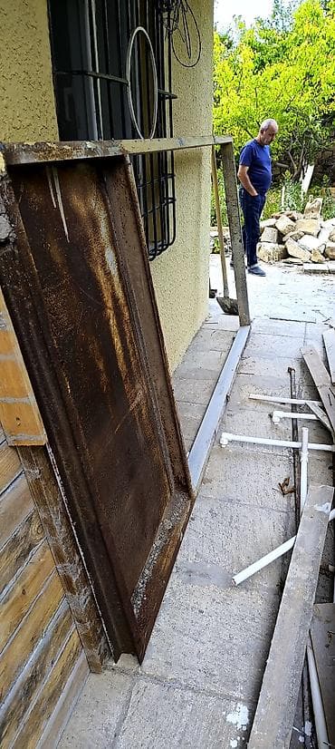 demir nerdivan: Plastik kombi qutusu işlənmiş.130 azn.qalin rus istehsalı 5lik qalın — 4