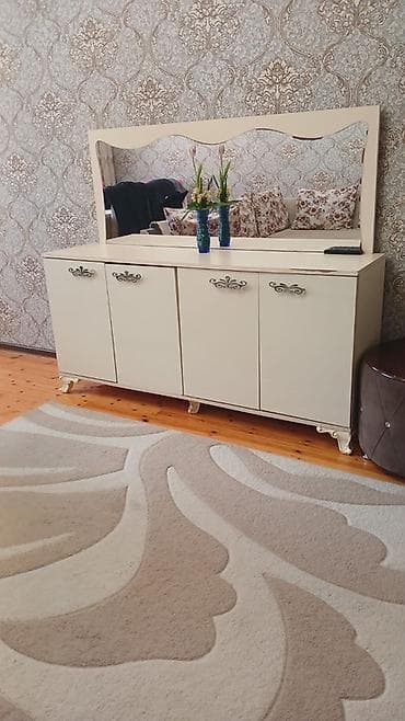 Qonaq otağı dəsti 3 ü birnyerde tecilinsatlır ünvan suqmayıt əlaqe