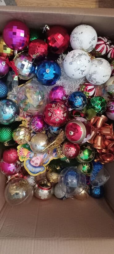 Qida məhsulları: Yeni il yolkası təzədir çox gözəldir.Bütün oyuncaqlar üzərində — 2