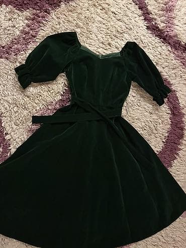 Məhsul: Zümrüd-yaşıl məxmər don Tek 1 defe geyilib yep yenidir -