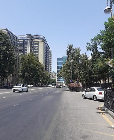 Mənzillər: Бешмяртябя На против Зимнего парка Сдаётся на короткий или на — 2