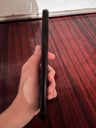 Мобильные телефоны: Smartfon – 128 GB yaddaş / 6 GB RAM - Kamera: 12 MP əsas kamera — 2