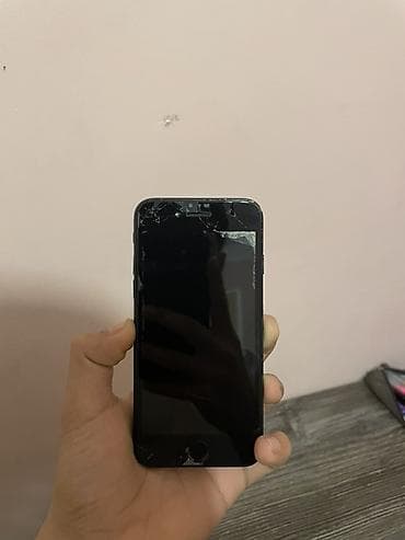 2 ci əl telefonlar iphone: IPhone 7, Qara, Qırıq — 5