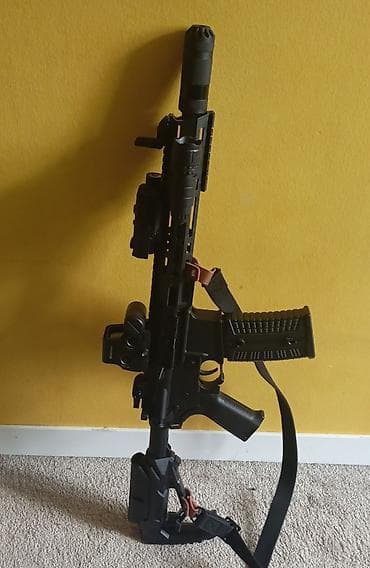 Oyuncaqlar: Mod olunmuş AR-15 oyuncaq tufengidir. Yaxşı vəziyyətdədir, problemsiz — 1