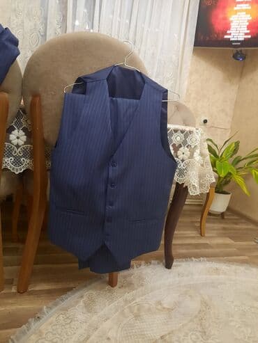 kişi ucun klassik qara kostyum: Klassik üçlük kostyum – Ramzotti - Rəng: tünd göy, incə açıq zolaqlı — 1