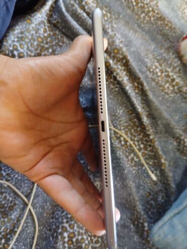 opad 14 mini: Apple iPad planşet model A1566 - Touch ID düyməli 9.7 düym ekran - — 7