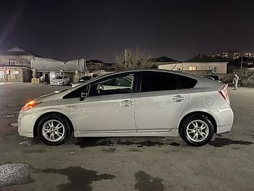 masin tekeri: Toyota Prius: 1.8 l | 2010 il Sedan — 3