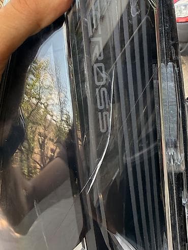 corolla cros: Tayota carolla cross tək sağ fara sadəcə 1 dənə çatı var şəkild — 1