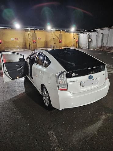 evakuator satisi: Toyota Prius: 1.8 l | 2011 il Hetçbek — 3