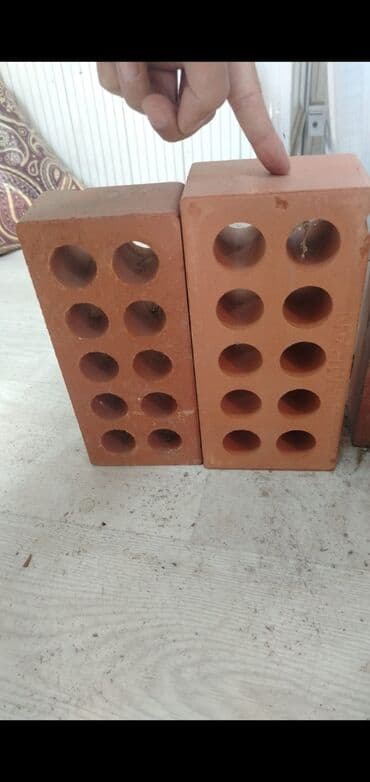 Alçipan: Boş kərpic, əsasən tikintidə istifadə olunan, xarakterik dəlikləri lalafo.az -da — 1 Alçipan: Boş kərpic, əsasən tikintidə istifadə olunan, xarakterik dəlikləri — 1