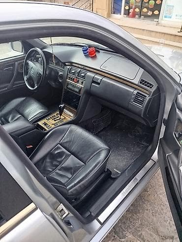 audi q5: Mercedes-Benz E-Class (W210) sedan - Kuzov: gümüş rəng, 4 qapı — 2