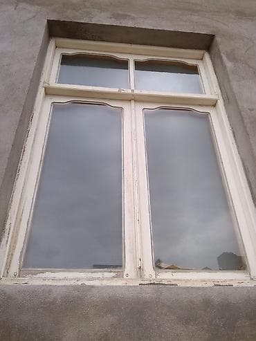 5 20 taxta işlenmiş: Eni 1.10,hündürlüyü 1.60.təmiz şam ağacıdır2qat şüşədir .11ededir — 1