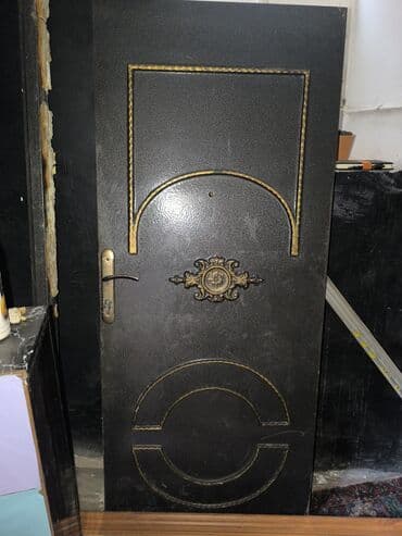 dəmir qapi: Ünvan-Mərkəzi univermaq yanı — 2