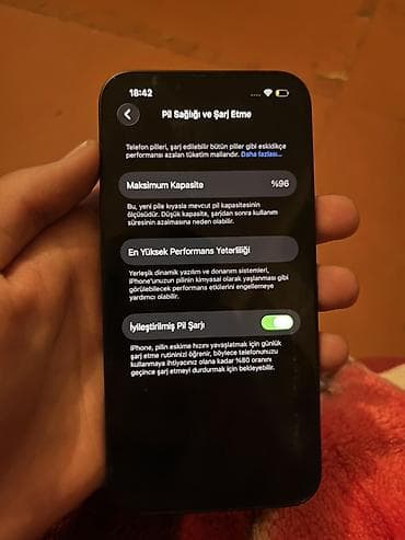 bərdə ayfon: IPhone 13, Qara — 1
