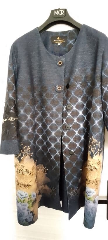 Qadın üst geyimi – POLENPOE brendi - Model: Dizə qədər uzunluqda, düz