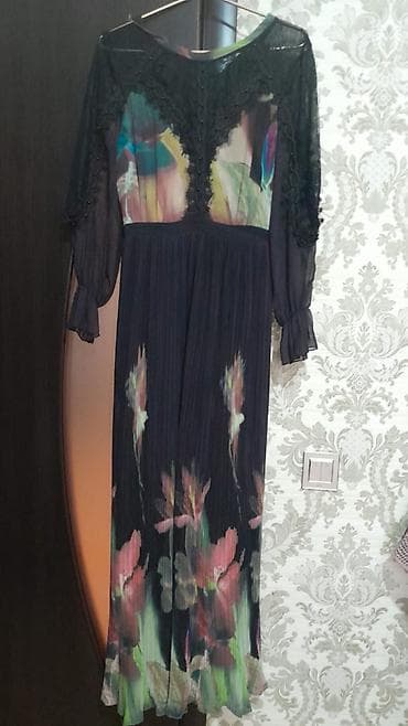 Don 1 dəfə geyinilib. Qolları güpur, parçası çox gözəldi. Nərgiz