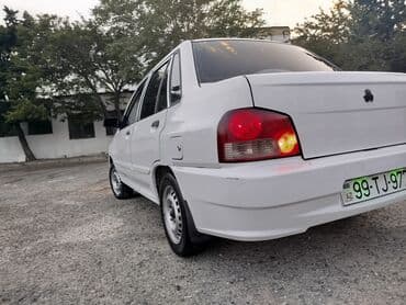 xacmazda ucuz avtomabiller: Avtomobil: Sedanın kompakt sinfi, ağ rəng Kuzov: 4 qapılı, ağ boya — 9