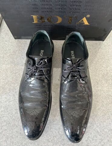 ayakkabı: Kişi klassik rəsmi ayaqqabı satılır.Səliqəlidir.Qutusu var.Ölçüsü — 1