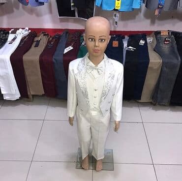 Джинсы и брюки: Sünnət paltarı. Müxtəlif növləri mövcuddur. Qiymət növdən asılı olaraq — 2