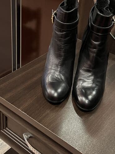 Ölçü: 39, rəng - Qara, Yeni