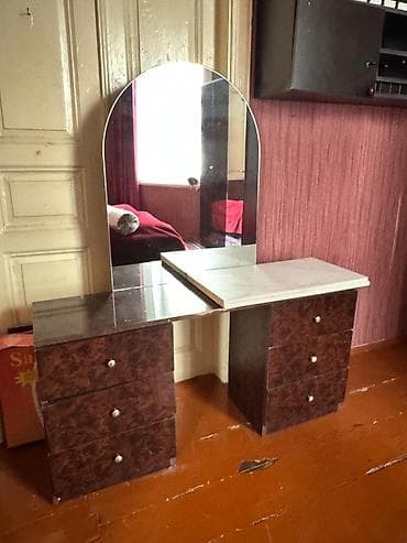 mebel alan usta: İkinəfərlik çarpayı, Dolab, Malayziya, İşlənmiş — 2