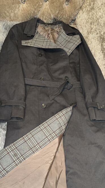 Pencəklər: Boz rəngli uzun trençkot yepyenidir 1 defe geyinilib uzunluqu — 4